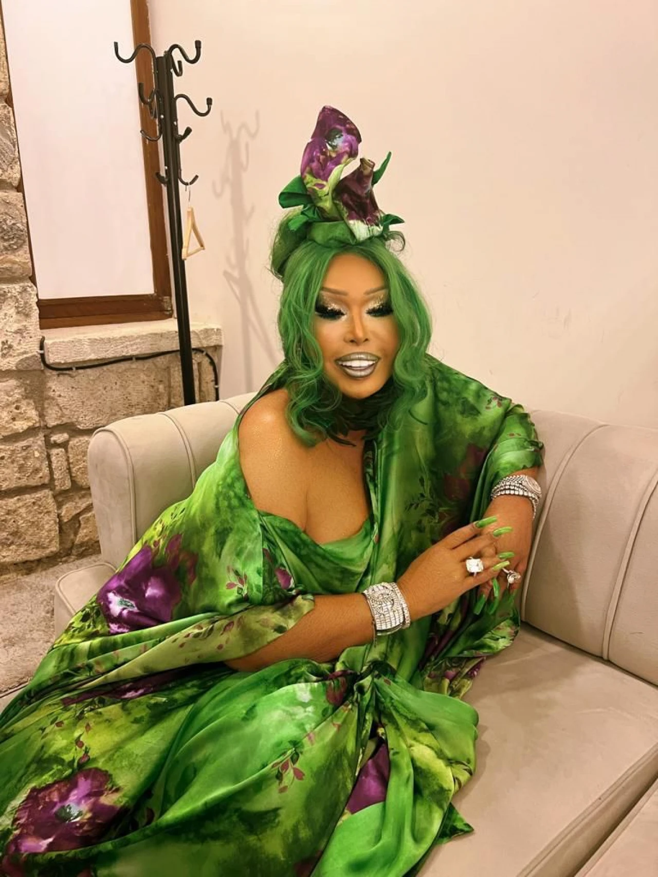 Diva Bülent Ersoy, tepeden tırnağa yeşile büründü
