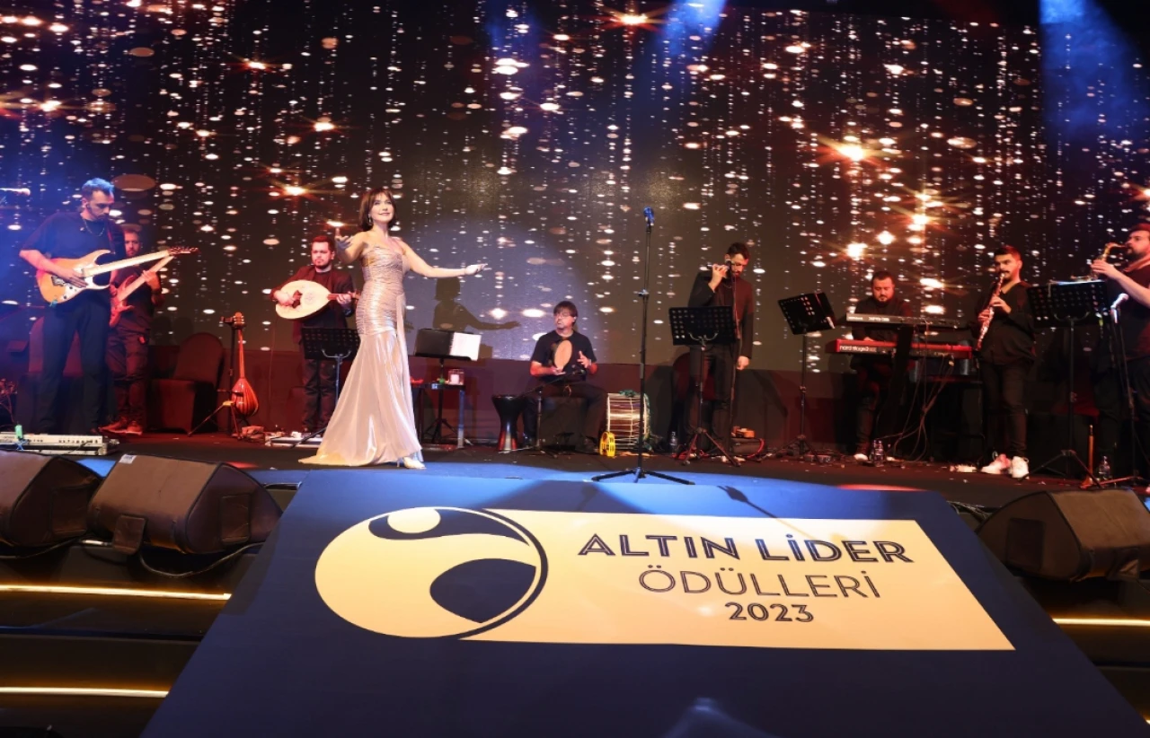 Altın Lider Ödülleri Büyülü Gala Geceleri, yıldızlar geçidine sahne oldu