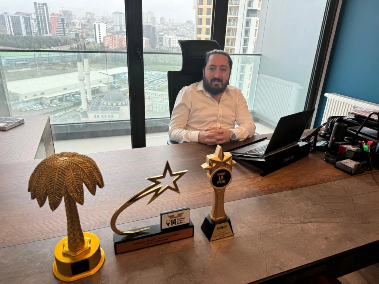 E-Palet, Dijital Dünyanın Zirvesi'nde 'Yılın En İyi Toptan E-Ticaret Markası' seçildi