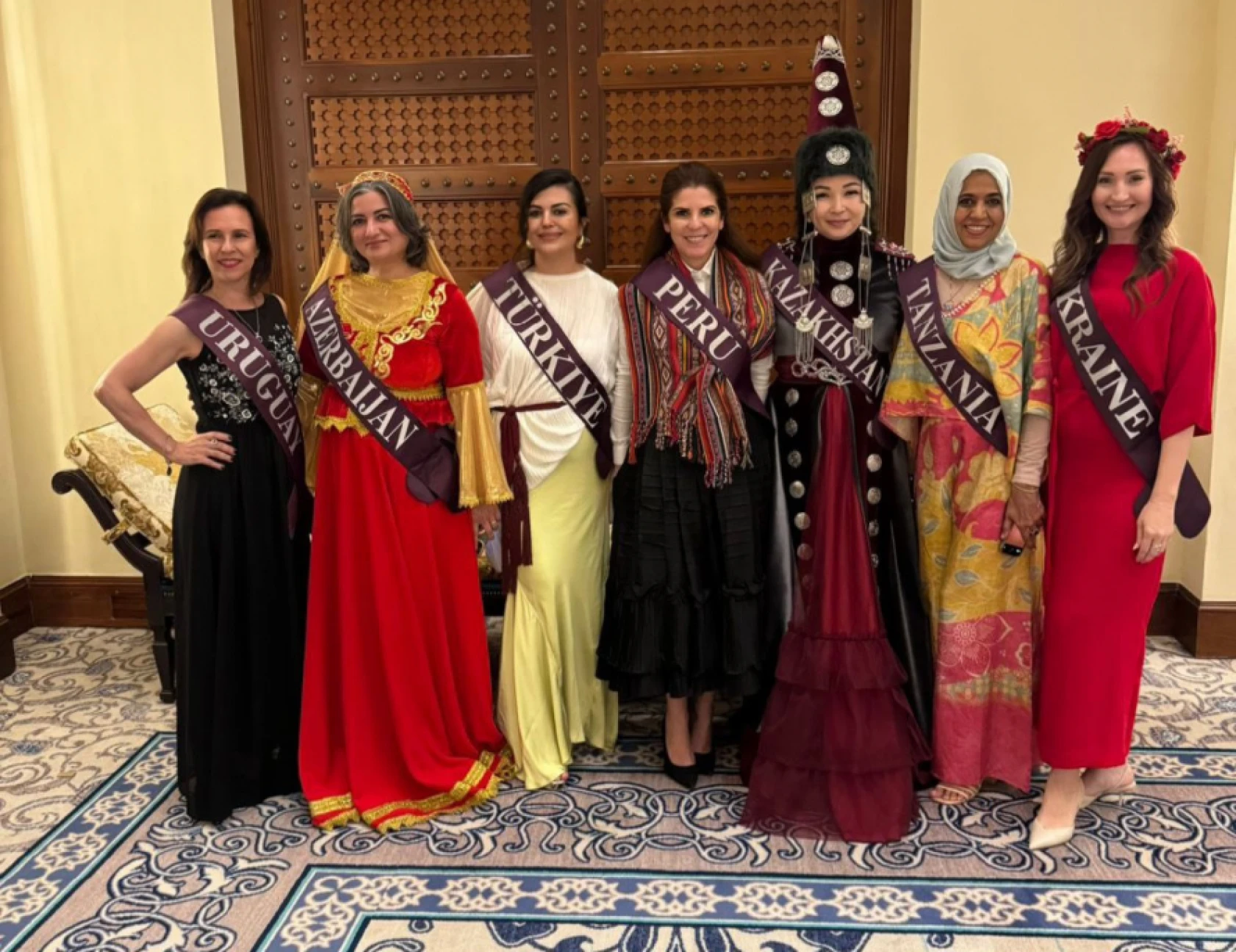 Ressam Pınar Tuba Biçmen, Türkiye'yi Dubai'de başarıyla temsil etti