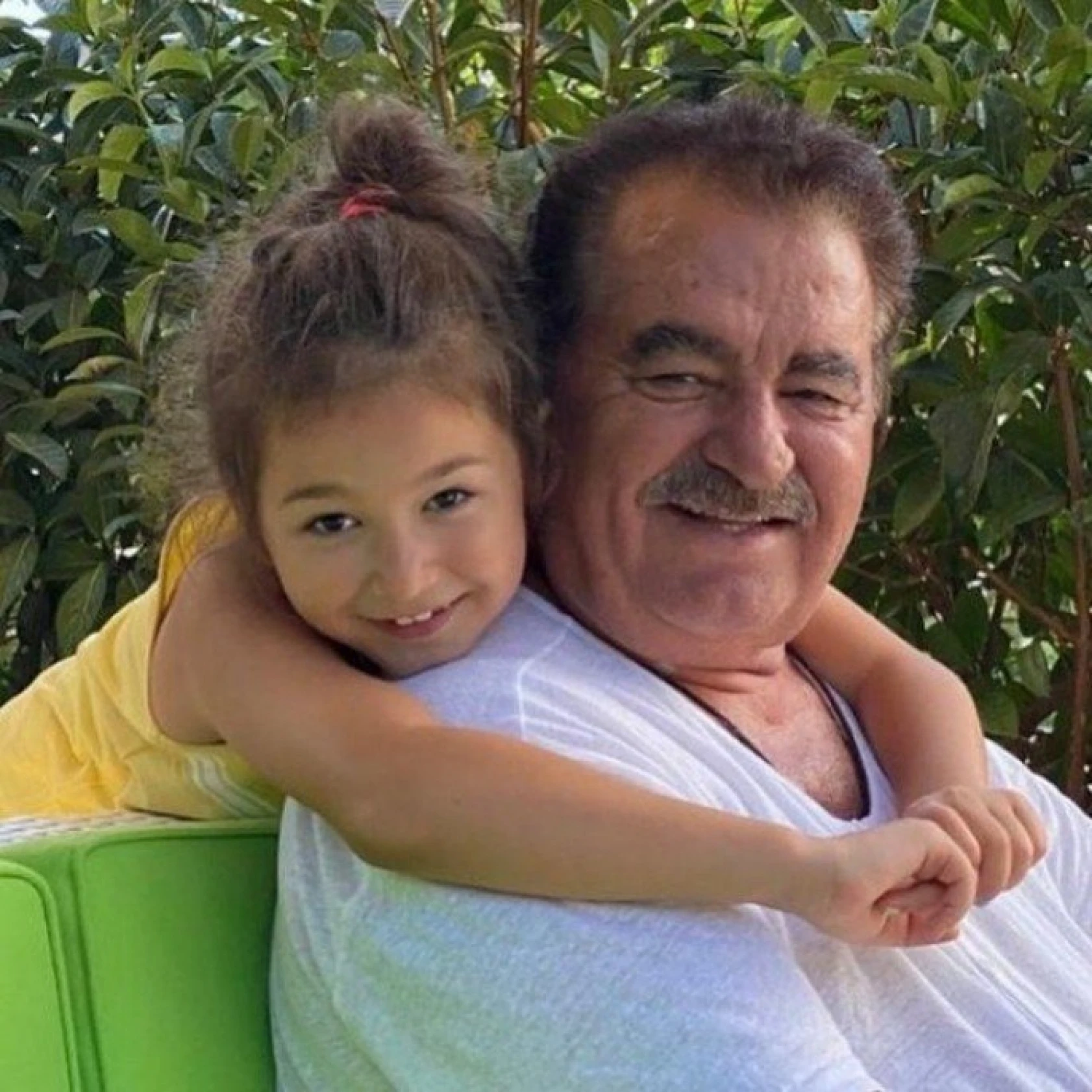 Ünlü isimlerden '23 Nisan' paylaşımları