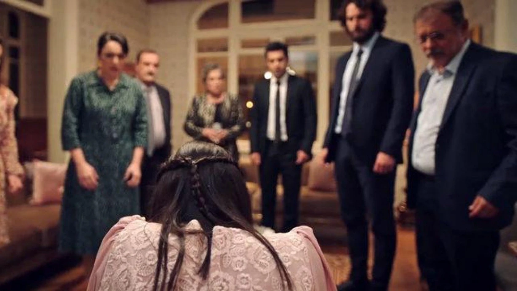 Masumlar Apartmanı'nda şoke eden kız isteme sahnesi