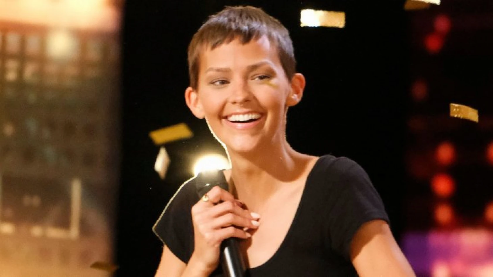31 yaşındaki şarkıcı Jane Marczewski, kansere yenik düştü