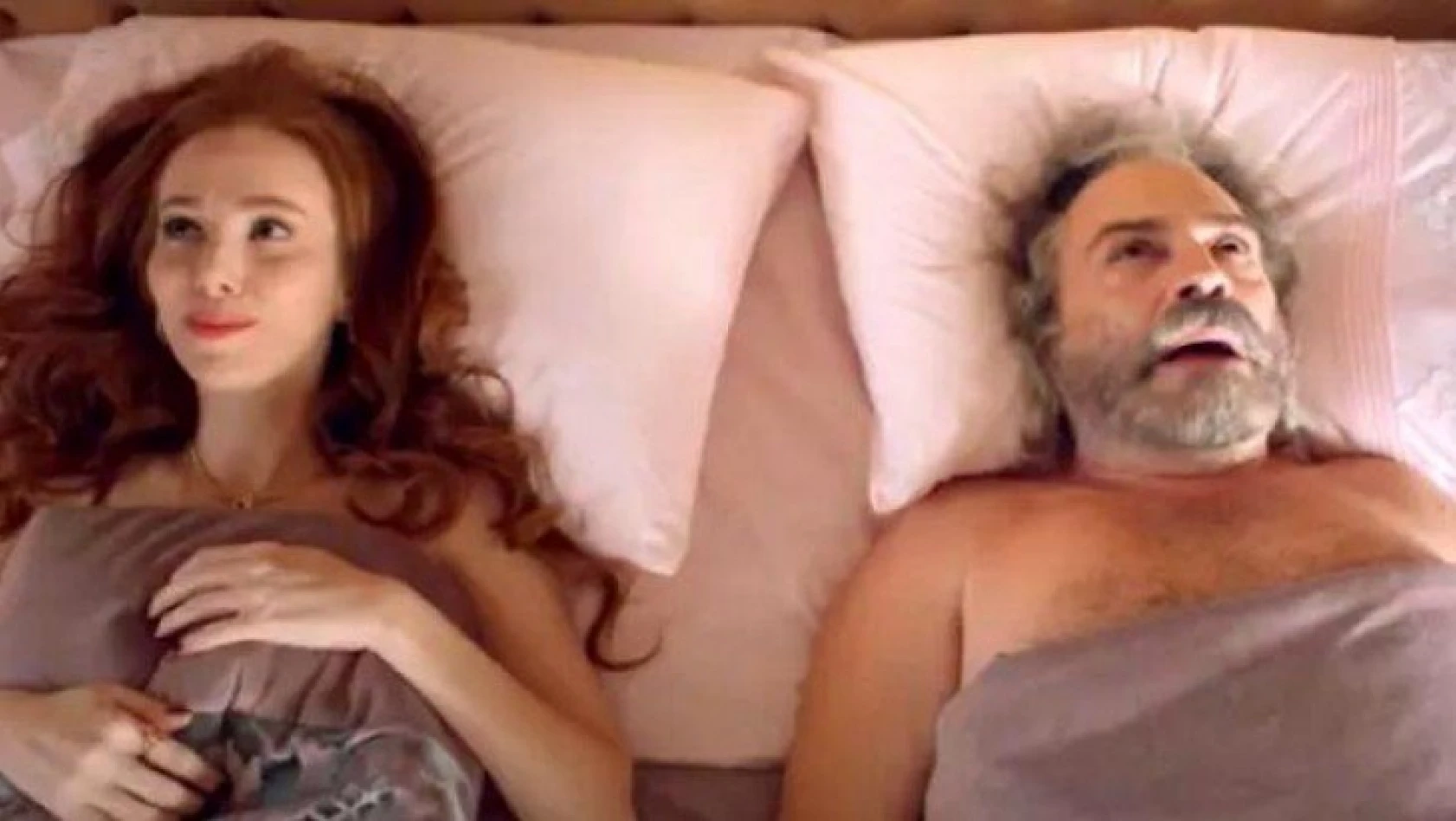 9 Kere Leyla filminde Elçin Sangu ve Haluk Bilginer'in yatak sahnesi olay yarattı