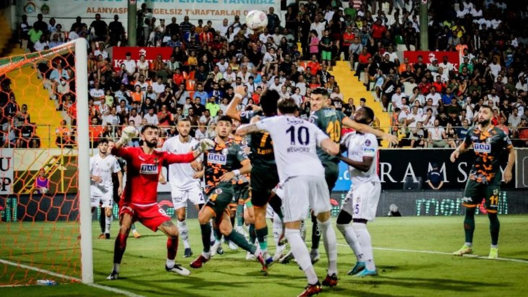 Alanyaspor-Beşiktaş maçı nefes kesti! 6 gol, 2 penaltı, 1 kırmızı kart…