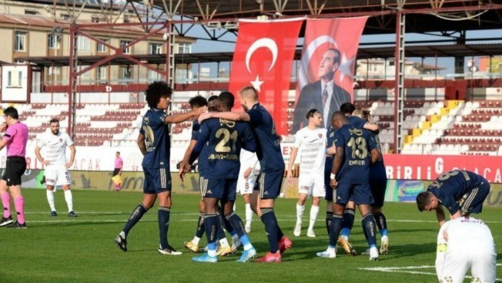 Altay Bayındır devleşti, Fenerbahçe liderliğini sürdürdü