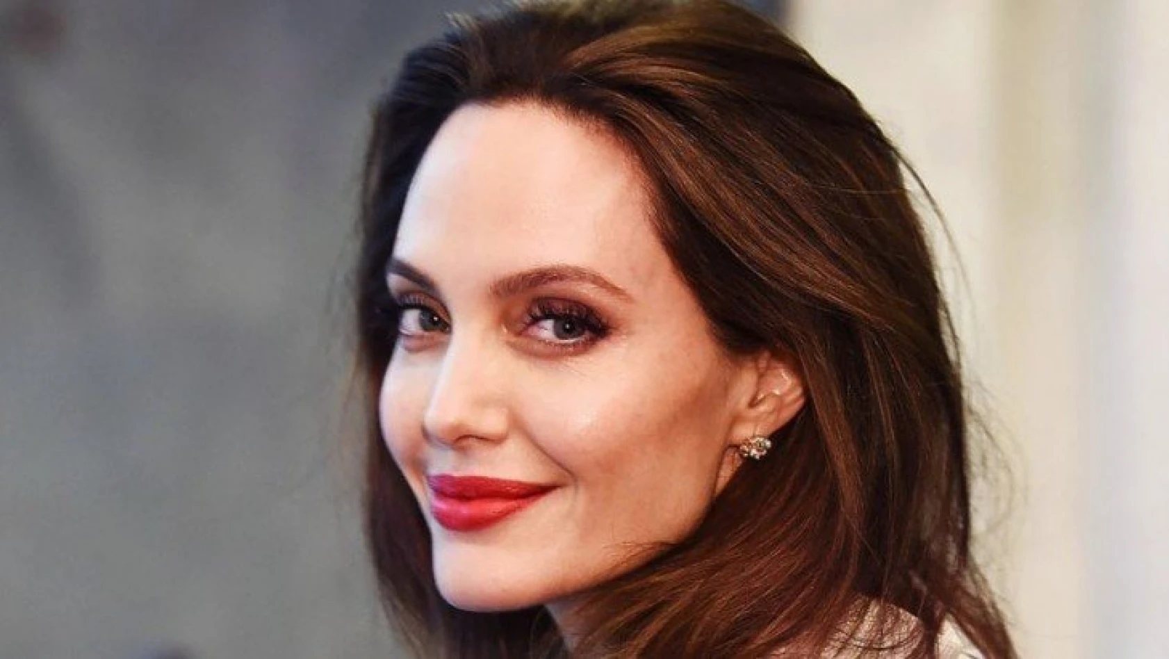 Angelina Jolie'nin annesinin sevgilisiyle birlikte olduğu ortaya çıktı