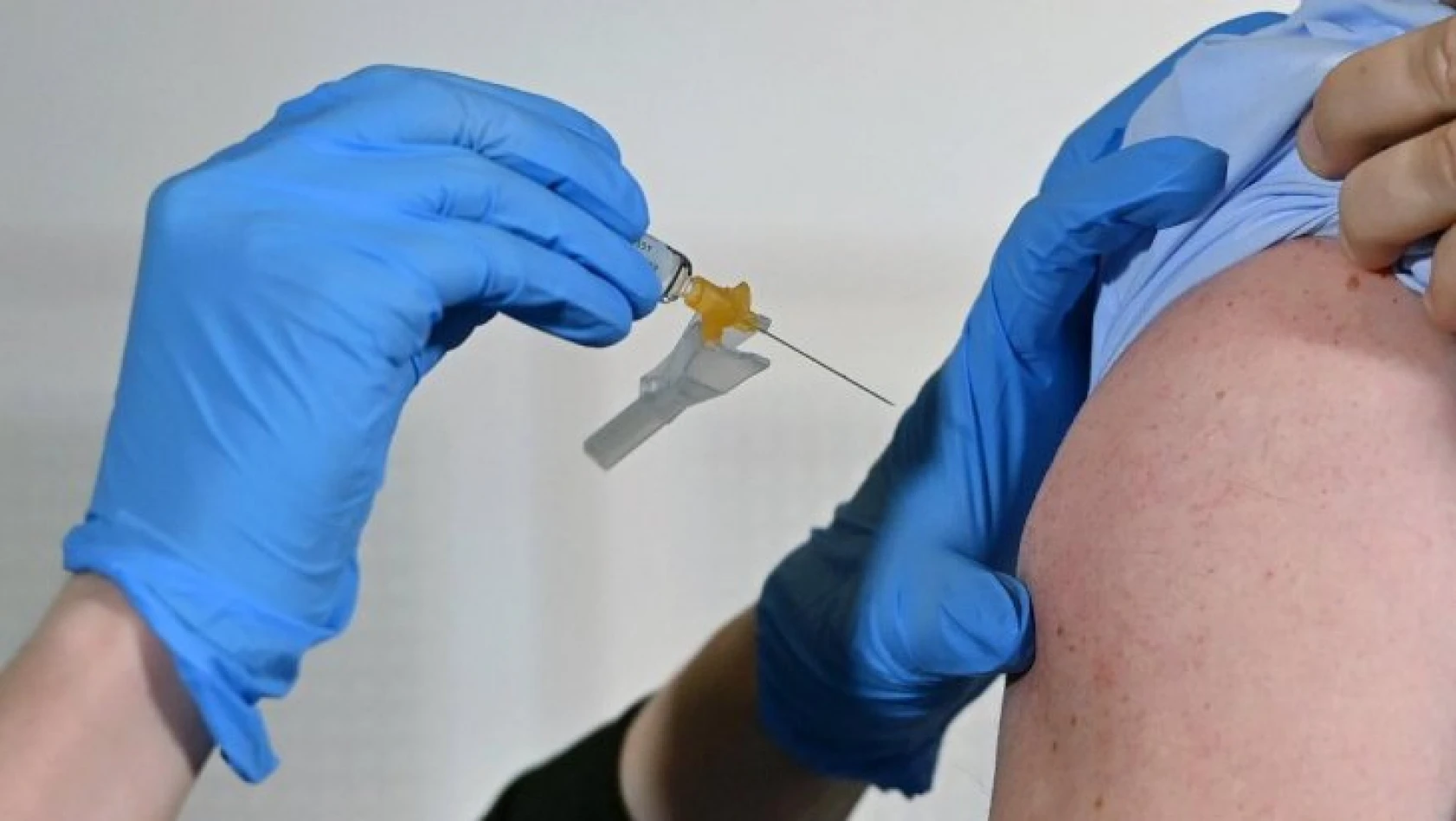 Artan koronavirüs vakaları sonrası dördüncü doz aşı randevuları açıldı! Peki, kimler aşı olabilecek?