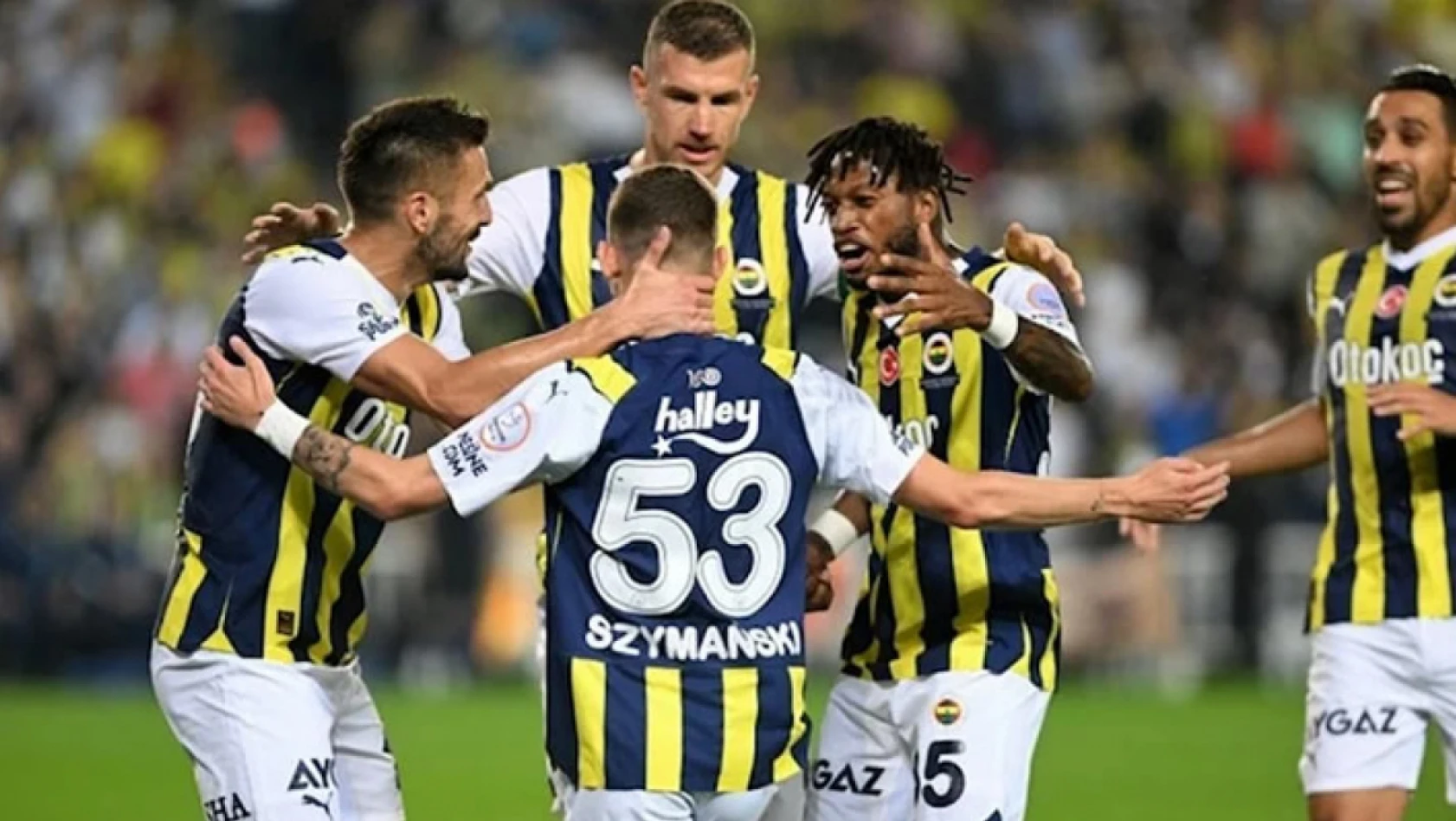 Başakşehir'i farklı yenen Fenerbahçe, liderliği geri aldı