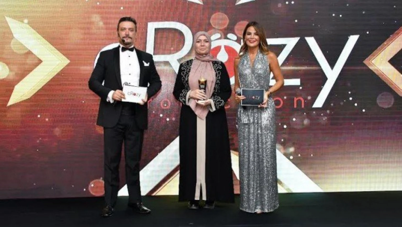 Belma Dönertaş'a 4. Altın Kalite Ödülleri'nde 'Yılın En İyi Kadın Doğum Uzmanı' ödülü