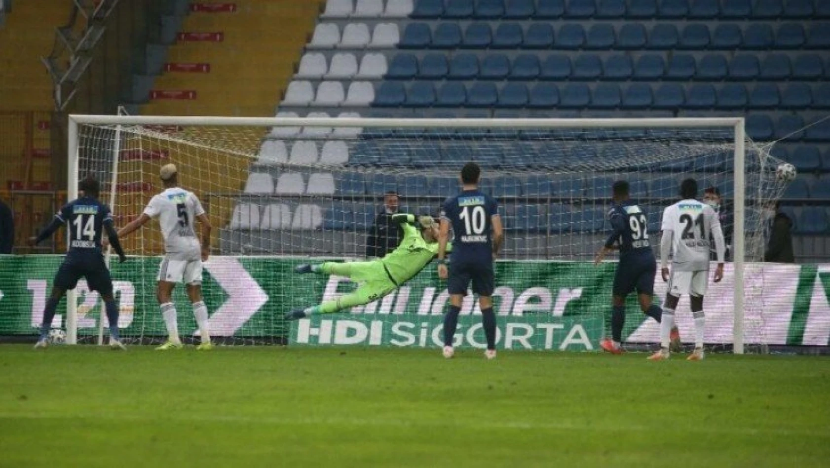 Beşiktaş'a zirvede ağır yara! Kasımpaşa'da tek golle yıkıldı!