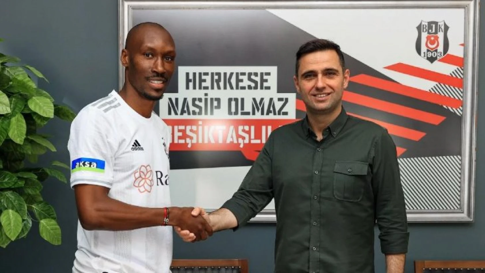 Beşiktaş, Atiba Hutchinson ile sözleşme uzattı