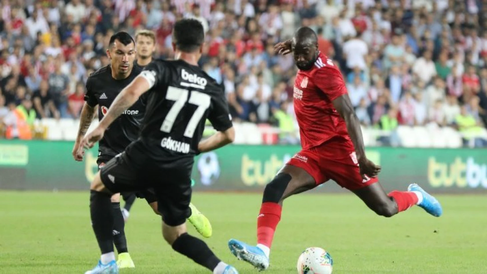 Beşiktaş, Demir Grup Sivasspor'a 3-0 mağlup oldu