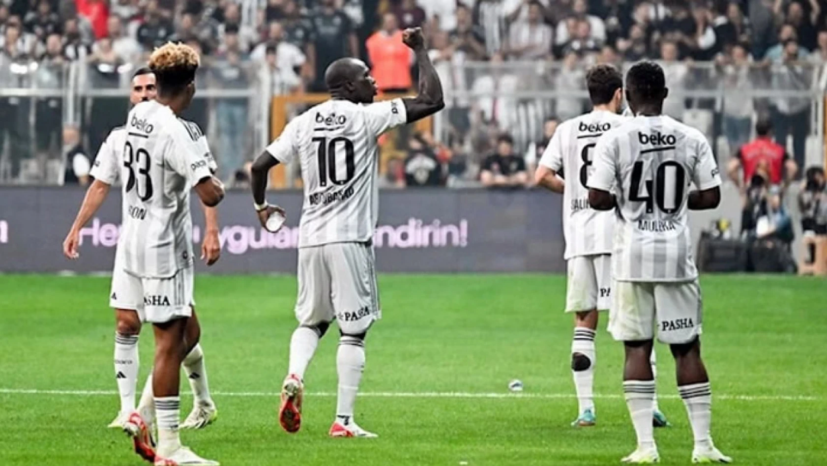 Beşiktaş, Dinamo Kiev'i eleyip UEFA Avrupa Konferans Ligi gruplarına kaldı