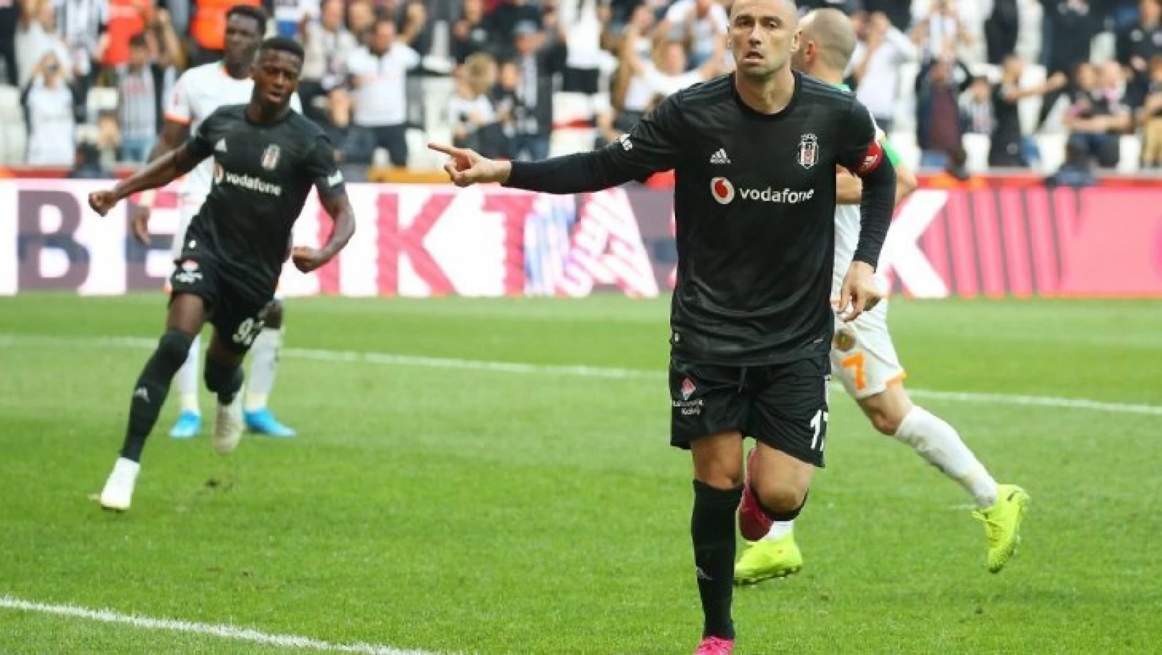 Beşiktaş lider Alanyaspor'u devirdi, 3 puanı kaptı