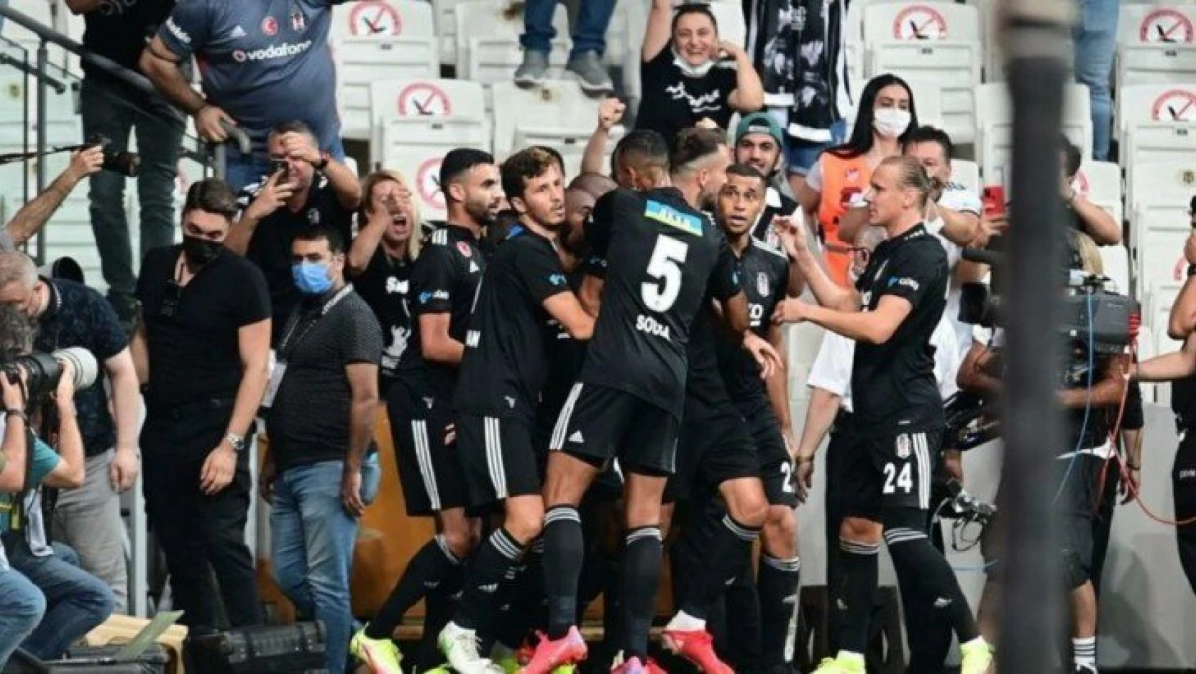 Beşiktaş, sezon açılışında Çaykur Rizespor'u 3 golle devirdi