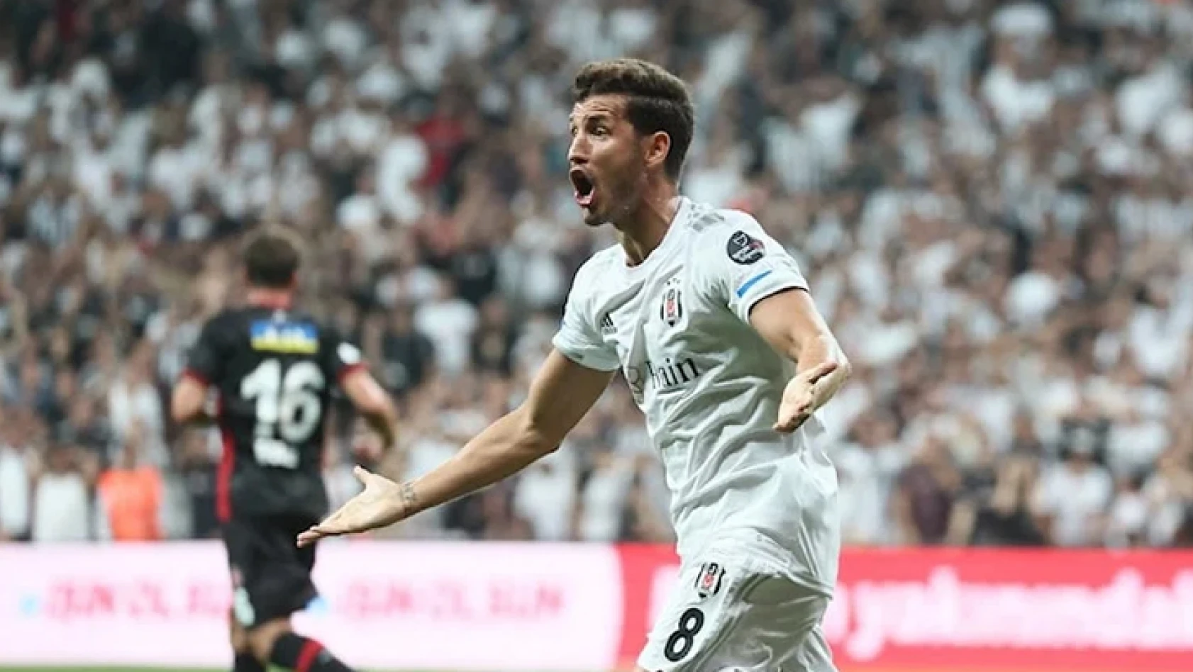 Beşiktaş'ta Salih Uçan'a yeni sözleşme ve zam