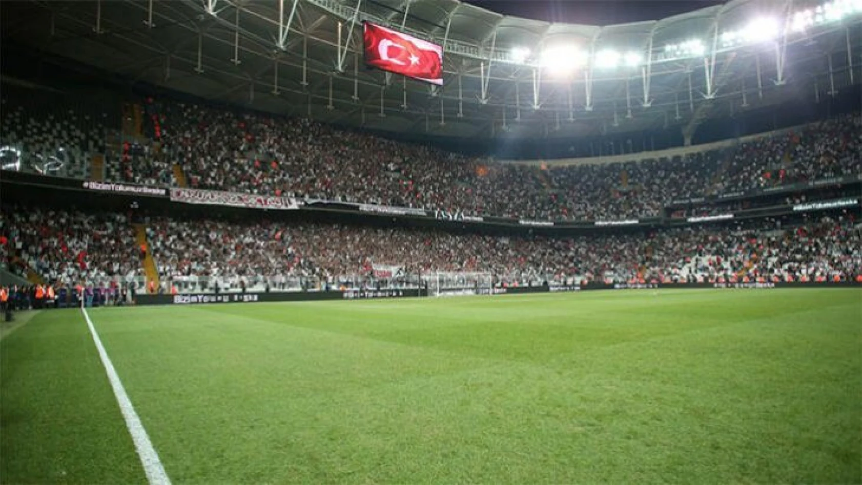 Beşiktaş'tan Galatasaray'a 'üçlü' göndermesi