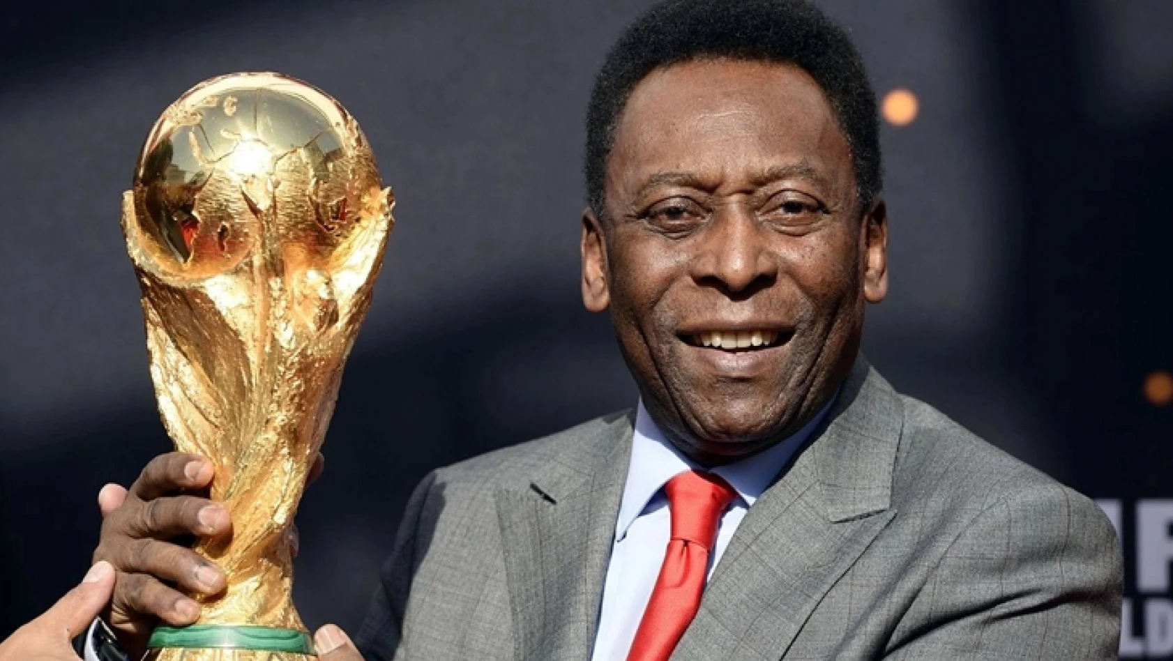 Brezilyalı futbol efsanesi Pele hayatını kaybetti!