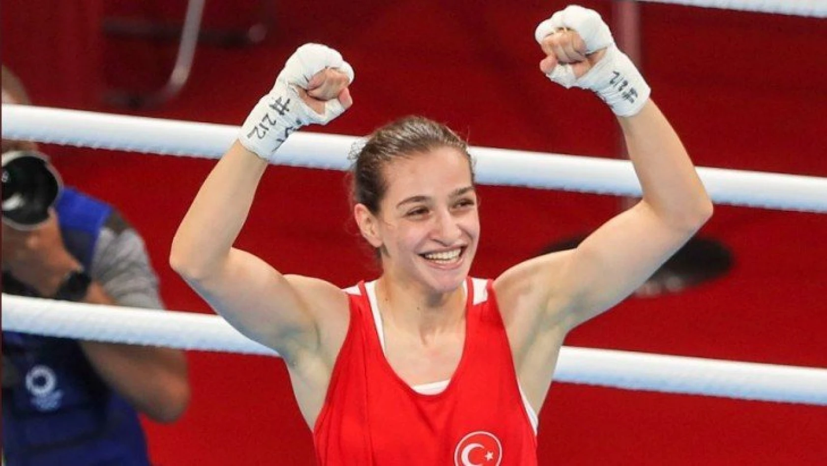 Buse Naz Çakıroğlu, Tokyo 2020'de Olimpiyat madalyasını garantiledi