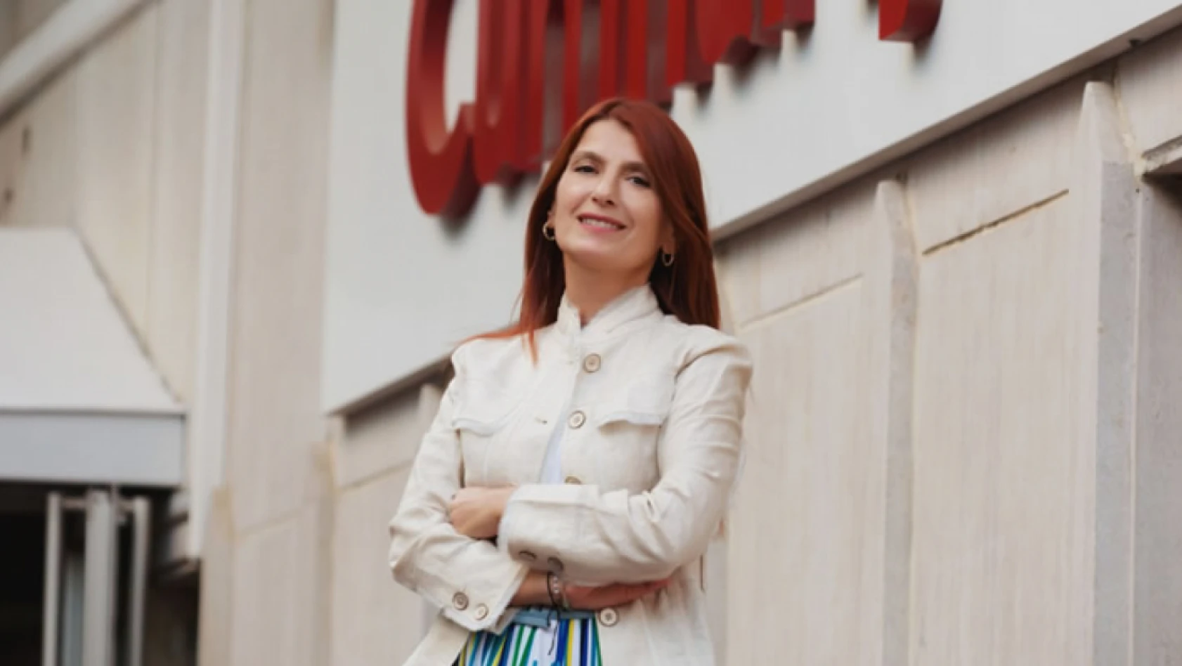 Cumhuriyet Gazetesi'nin ilk kadın Genel Yayın Yönetmeni Mine Esen oldu