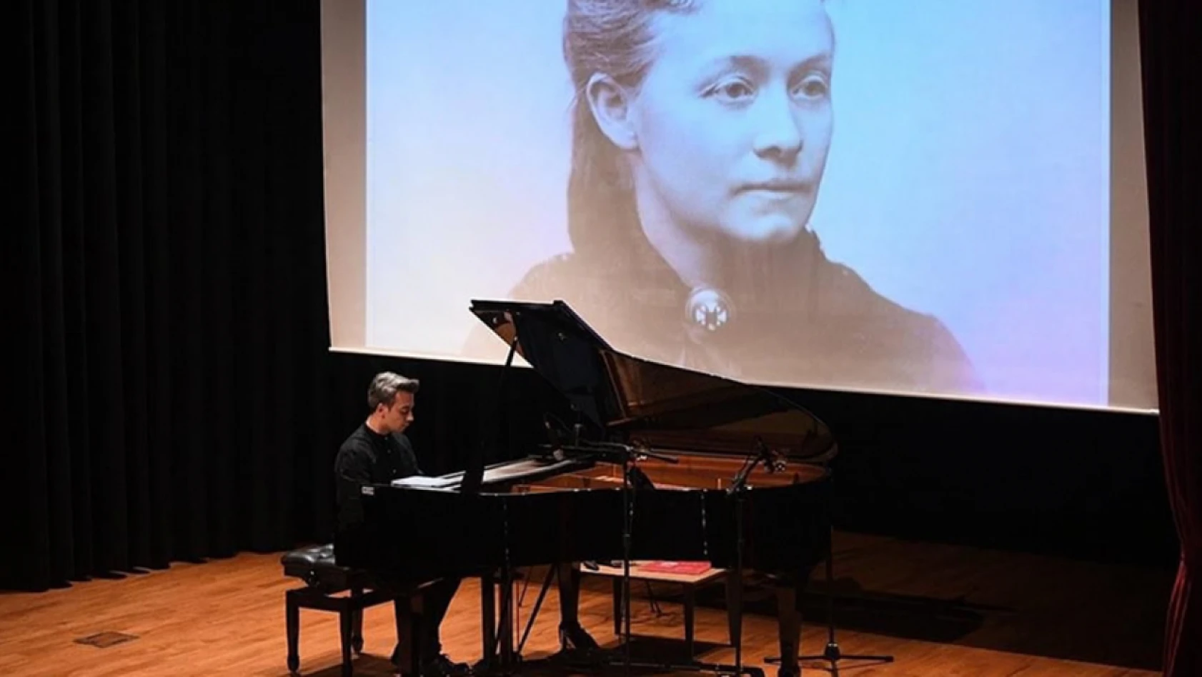 Dengin Ceyhan, piyanonun saklı hazinesinin ilk lansman konserini İstanbul'da gerçekleştirdi