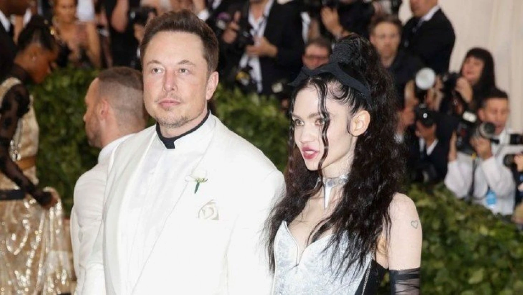 Elon Musk'ın sevgilisi Grimes korona virüse yakalandı