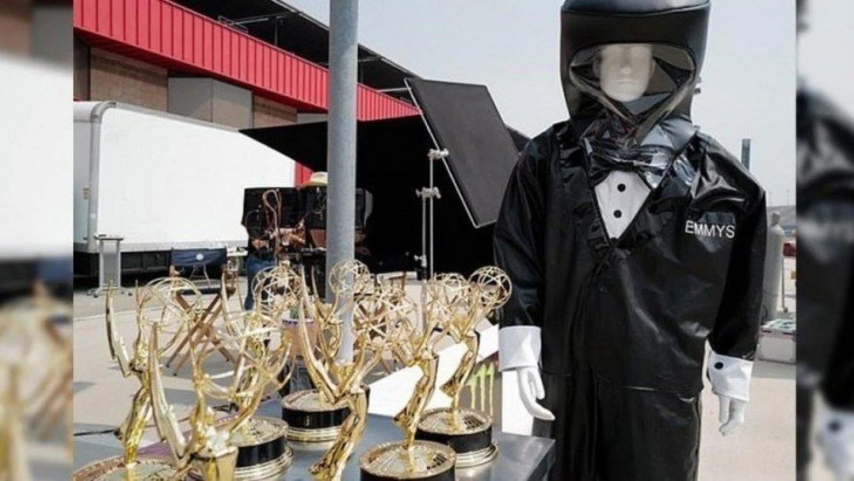 Emmy Ödülleri töreni koruyucu kıyafetlerle sunulacak