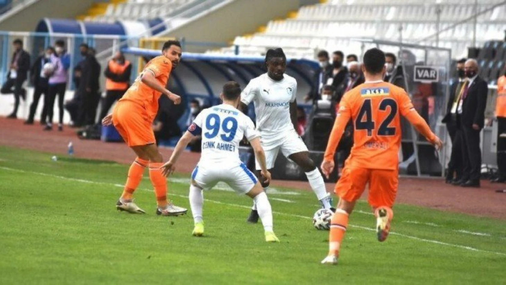 Erzurum'daki 6 puanlık maç Başakşehir'in!