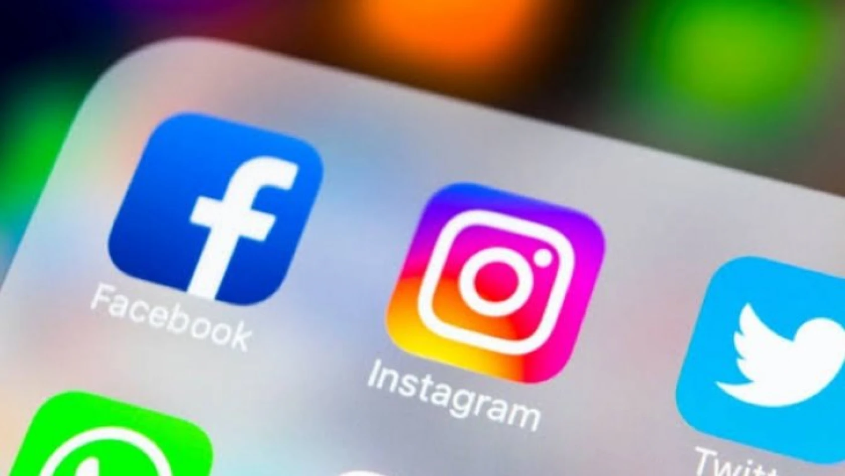 Facebook ve Instagram'dan siyasi reklam kararı