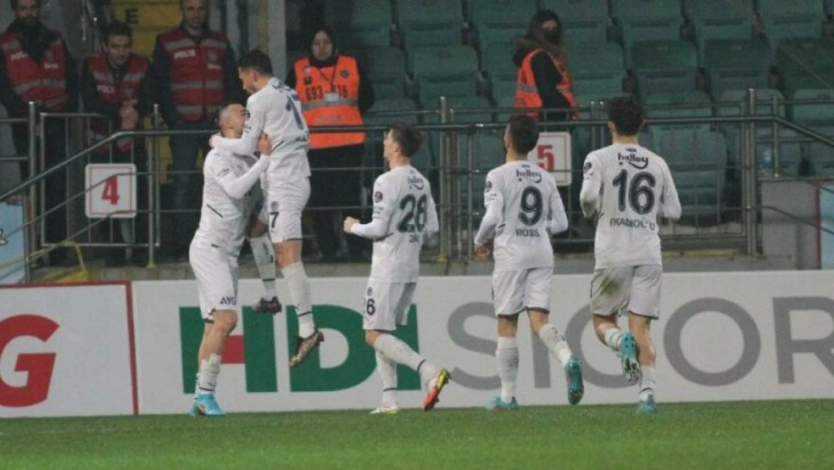 Fenerbahçe, Çaykur Rizespor'u gole boğdu