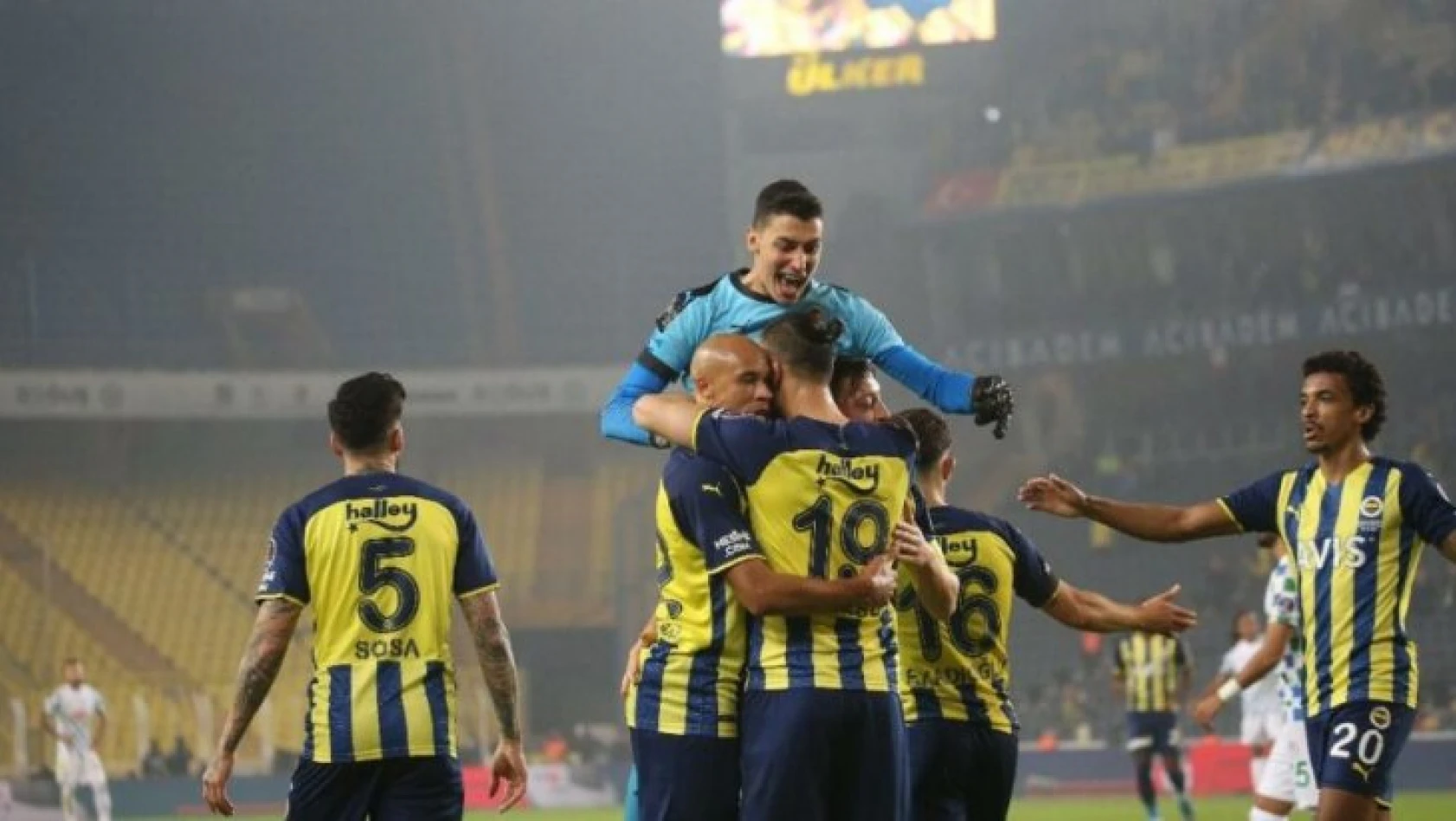Fenerbahçe, Çaykur Rizespor'u Kadıköy'de farklı mağlup etti