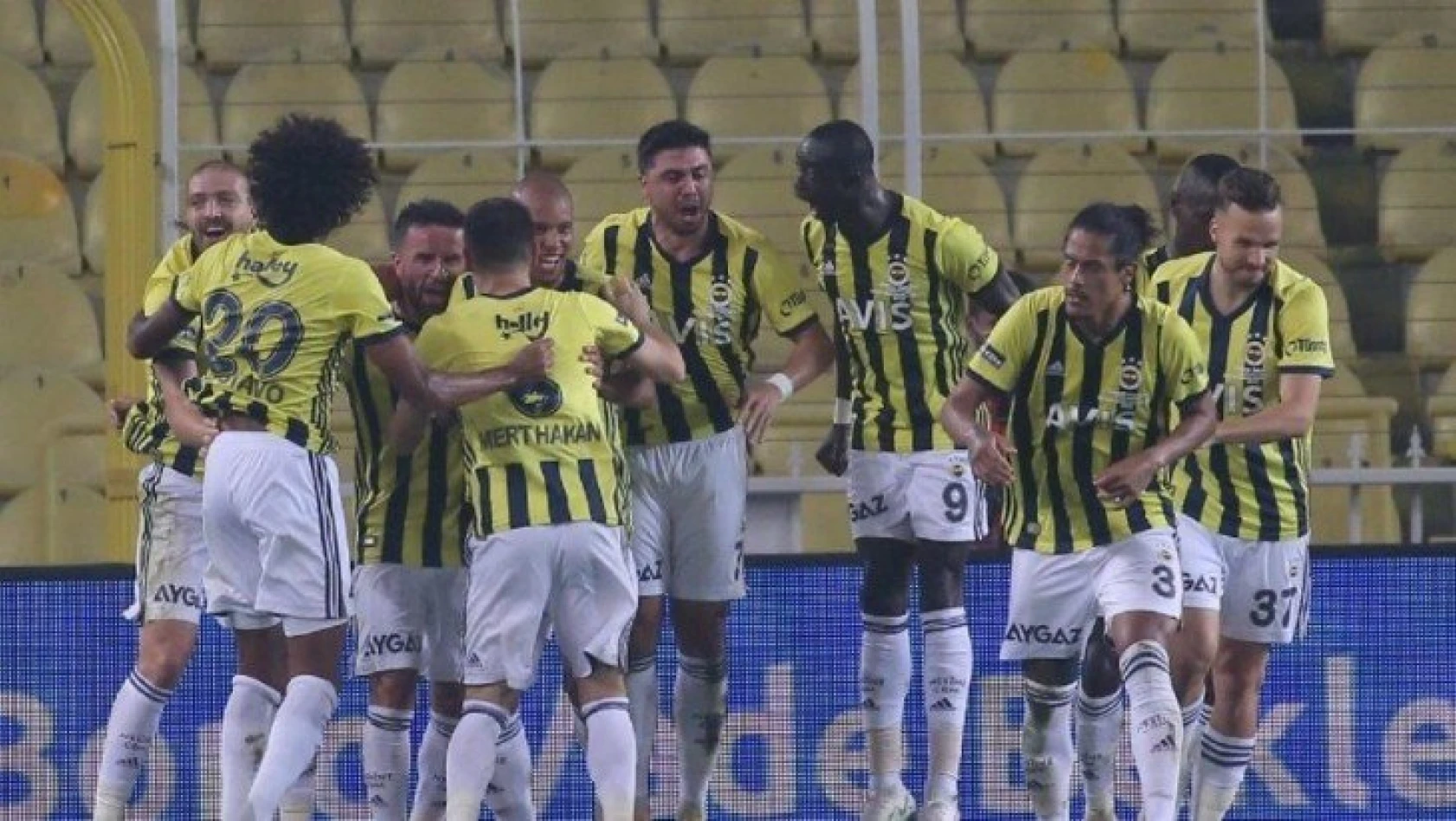 Fenerbahçe derbide geri döndü! 3 puanı 3 golle aldı!