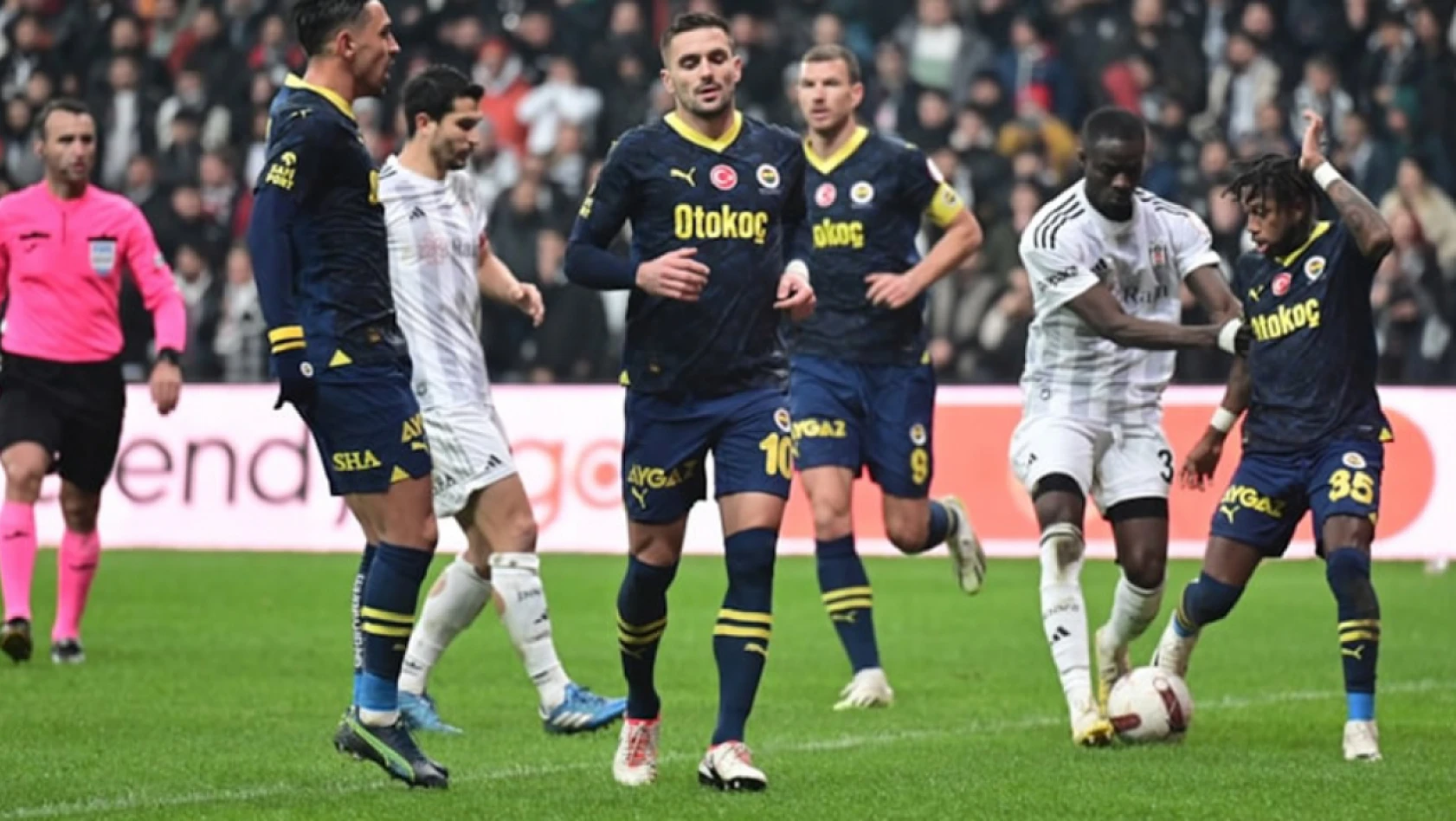 Fenerbahçe, dev derbide Beşiktaş'ı devirdi! Kanarya liderliği bırakmadı!