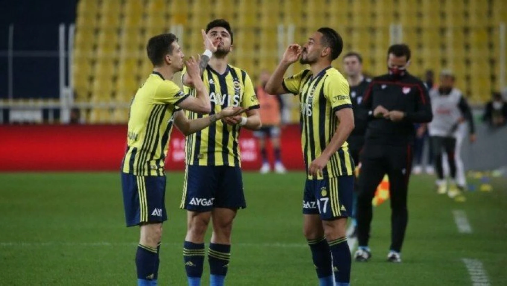 Fenerbahçe, Kadıköy'de 3 puanı 3 golle aldı