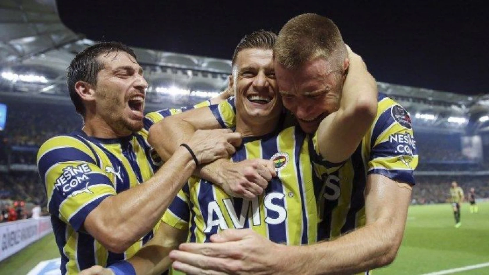 Fenerbahçe, Kadıköy'de Adana Demirspor'u yıktı haftalar sonra liderlik geldi