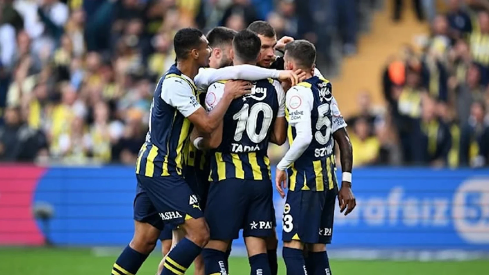 Fenerbahçe, Rizespor'u farklı yenerek müthiş seriyi devam ettirdi