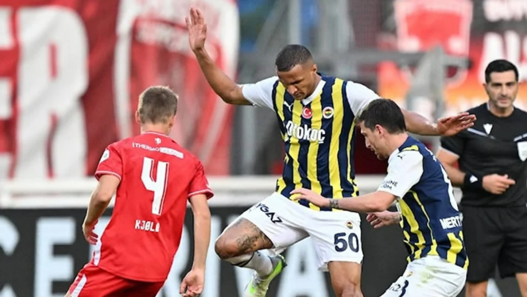 Fenerbahçe, Twente'yi 1-0 yenerek Konferans Ligi'nde grup aşamasına yükseldi