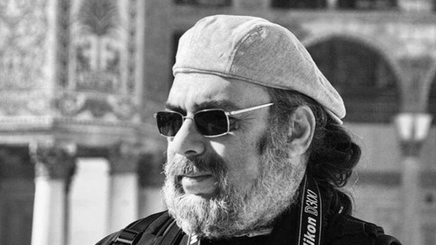 Fotoğraf sanatçısı Tufan Dinarlı, evinde ölü bulundu