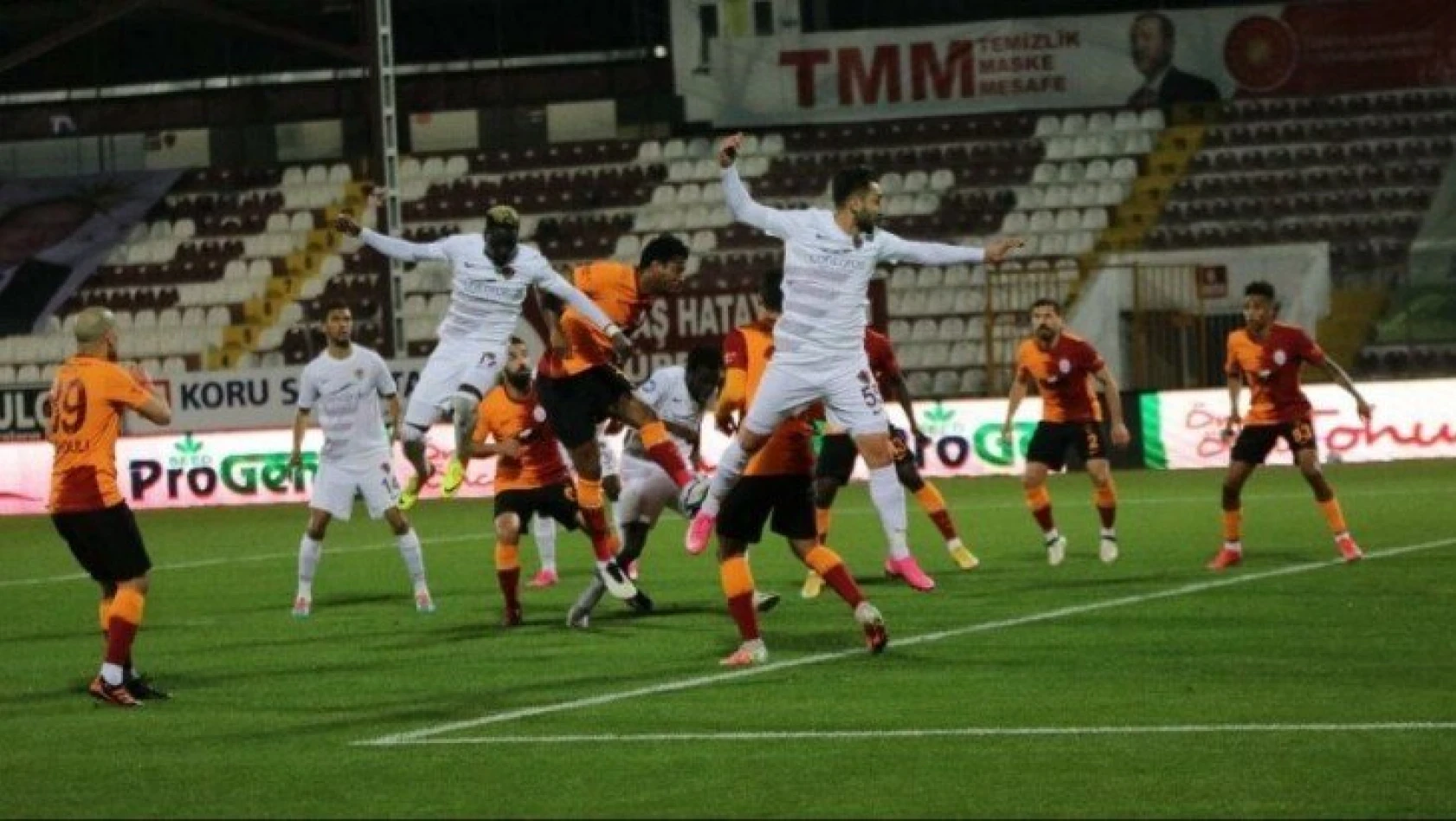Galatasaray ağır yaralı! 3 gol, bir direk, bir kırmızı kart…