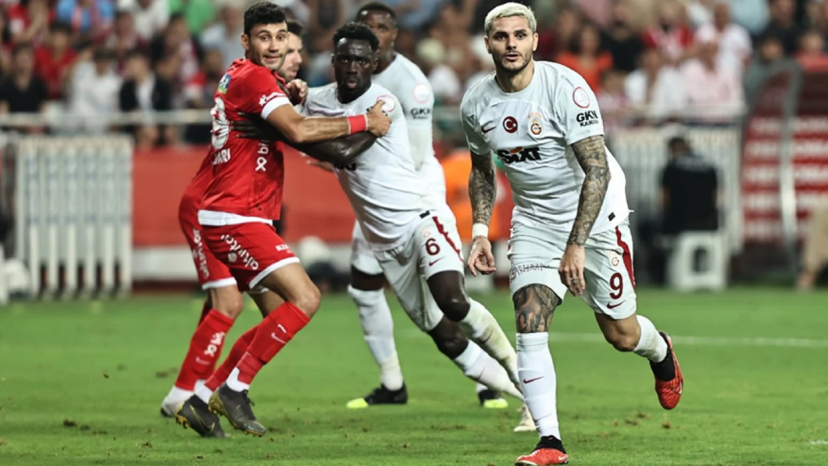 Galatasaray, Antalyaspor'u deplasmanda 2-0 mağlup etti