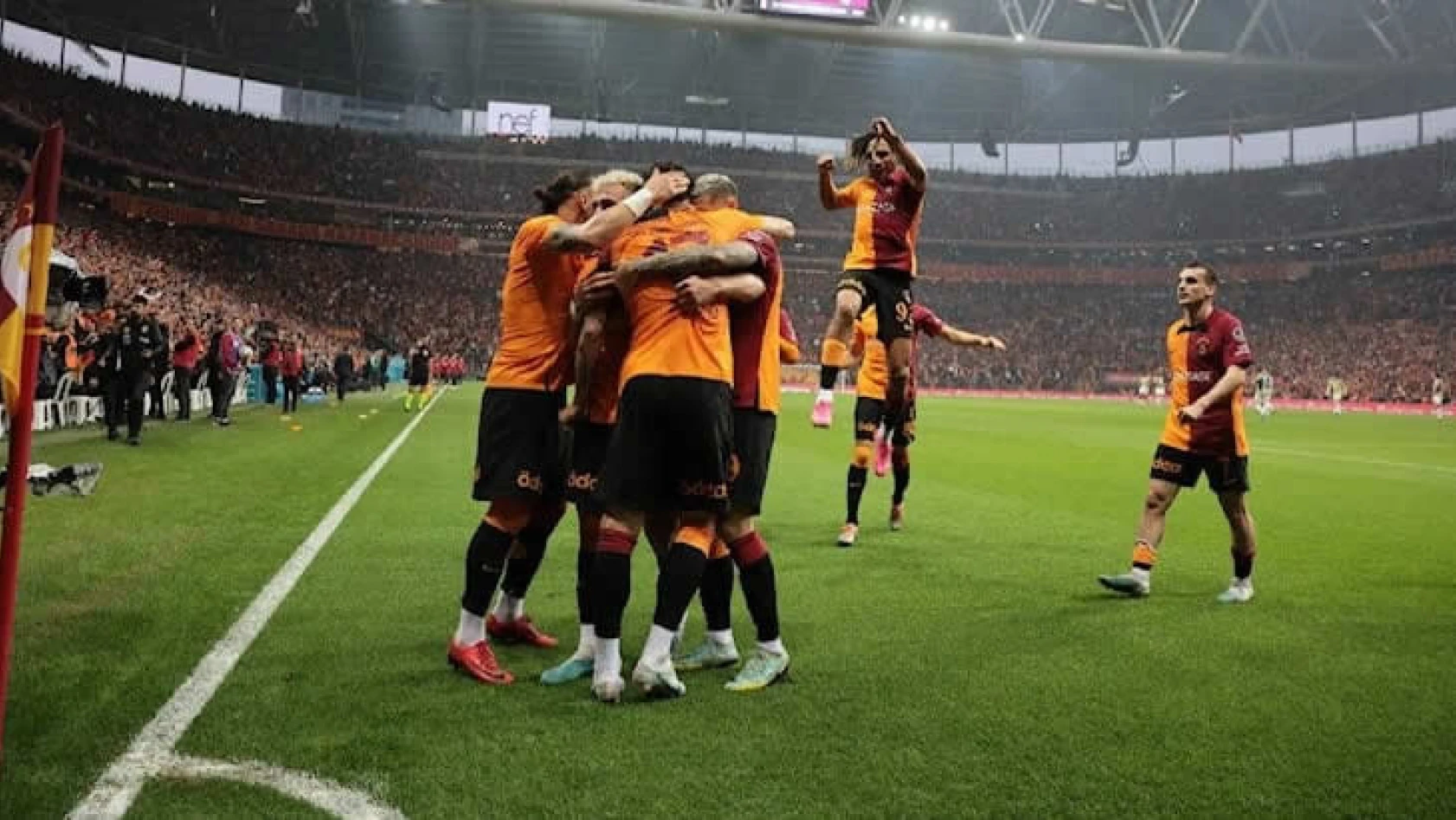 Galatasaray, derbide Fenerbahçe'yi fena dağıttı