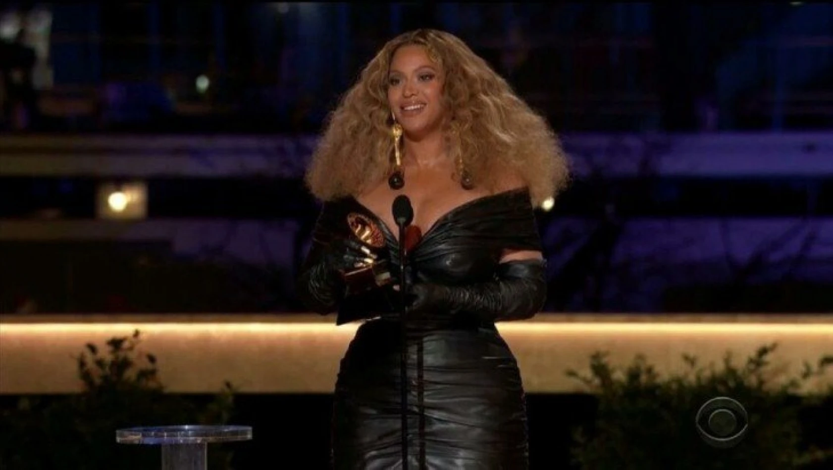 Grammy Ödülleri sahiplerini buldu! Beyonce geceye damga vurdu!