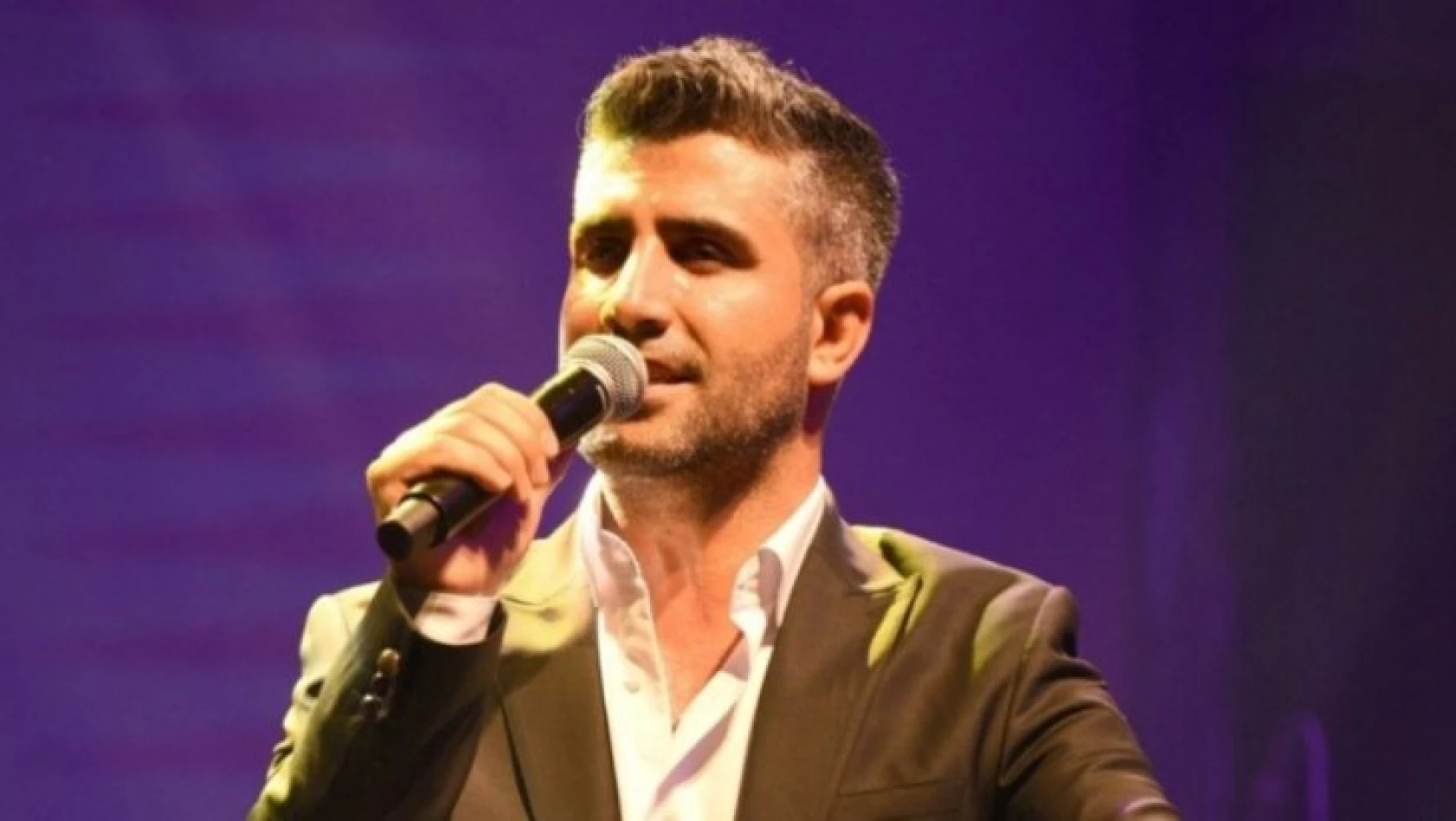 Hülya Avşar'ın yılbaşında sahnedeki partneri Seccad Mehmedi oldu