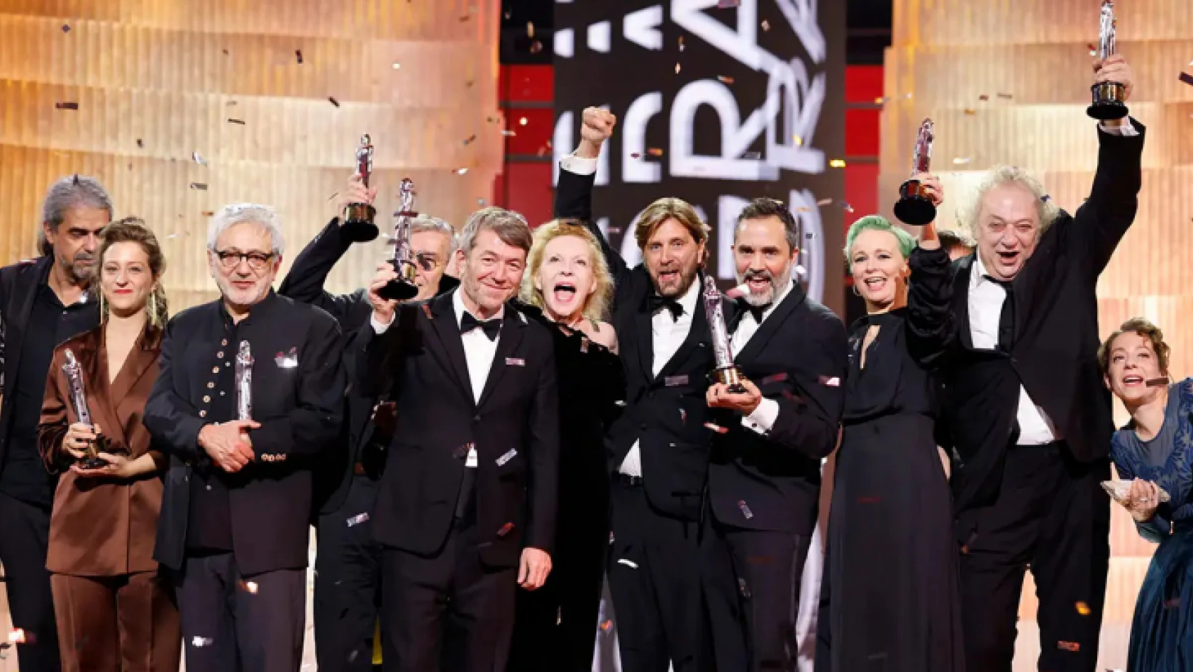 Hüzün Üçgeni filmi, Avrupa'dan 4 ödülle döndü