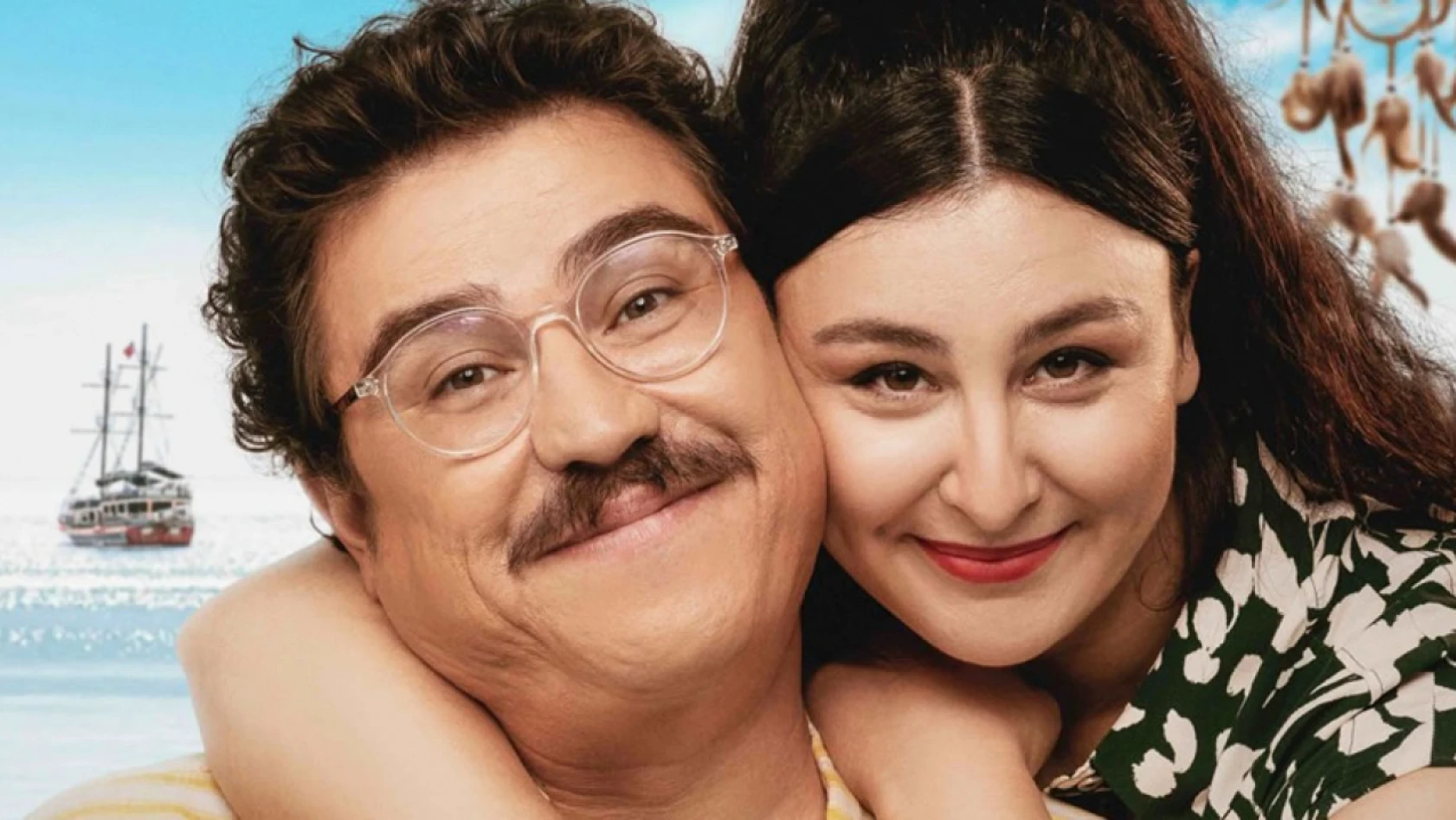 İbrahim Büyükak ve Yasemin Sakallıoğlu'nu buluşturan 'Mutluyuz' filminin afişi yayınlandı