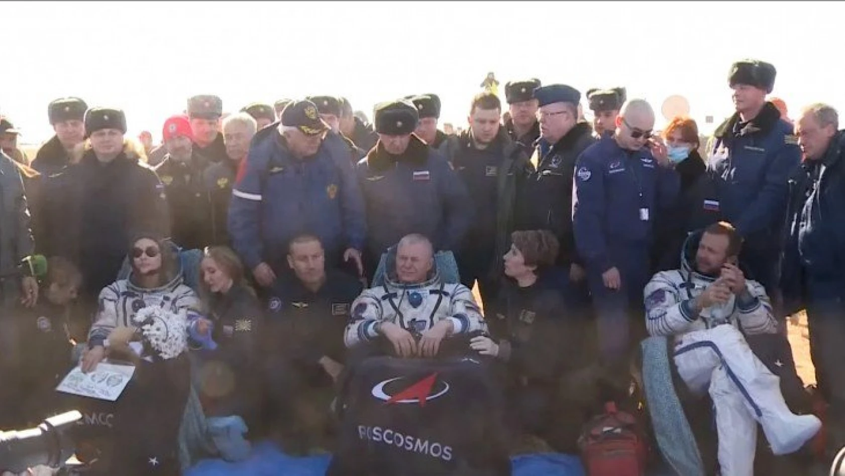 İlk uzay filmi için Uluslararası Uzay İstasyonu'na giden Rus ekip, Dünya'ya döndü