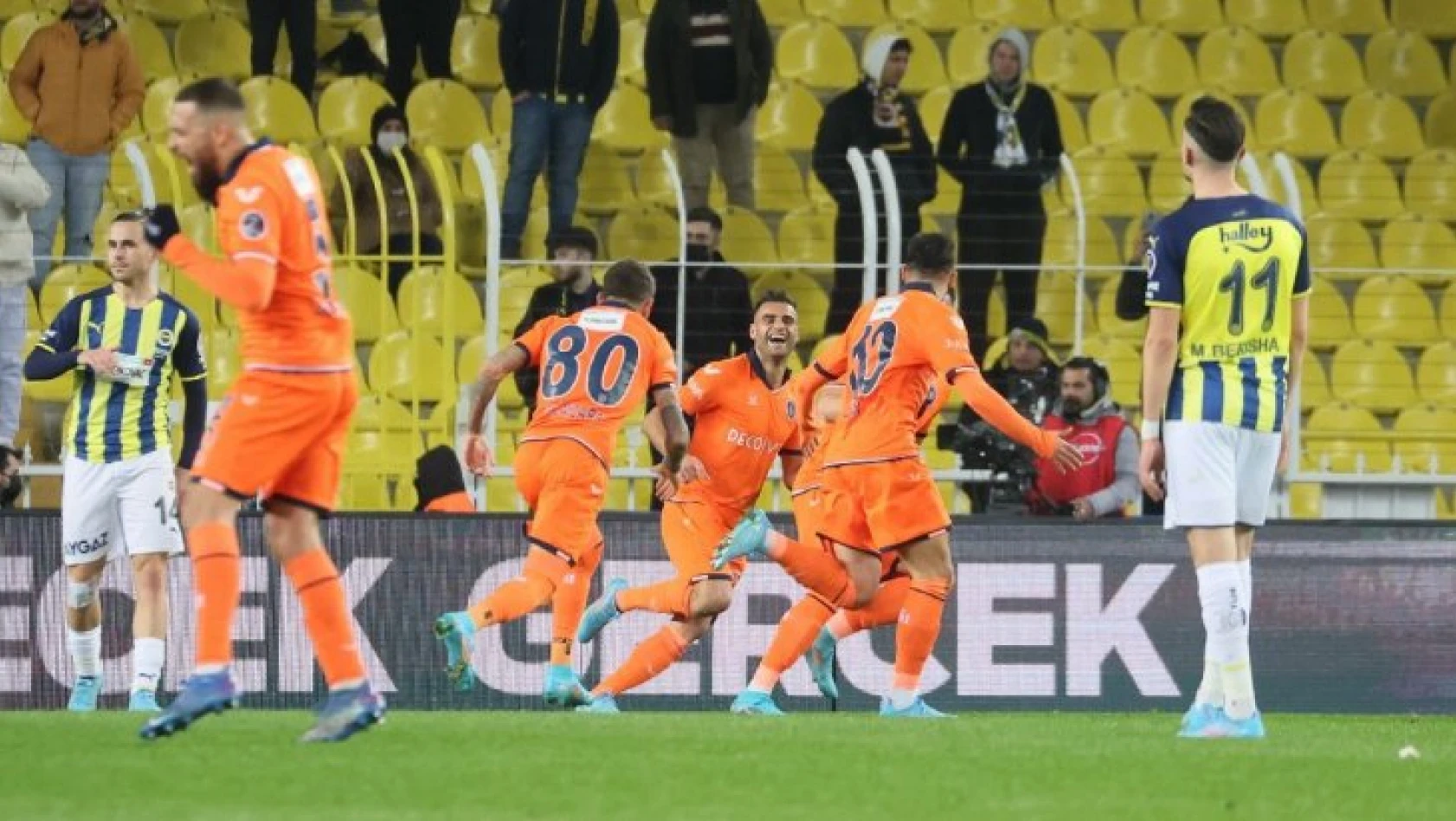 İlklerin gecesinde Başakşehir, Fenerbahçe'yi tek golle geçti
