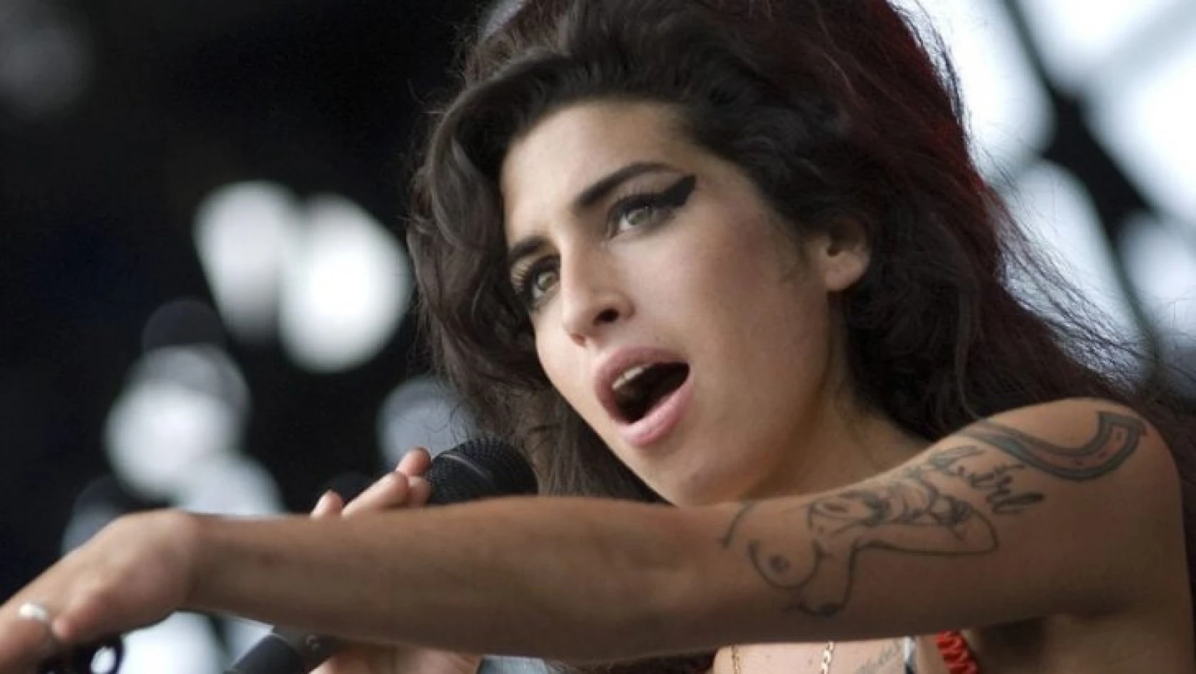 İngiliz şarkıcı Amy Winehouse'un hayatı film oluyor