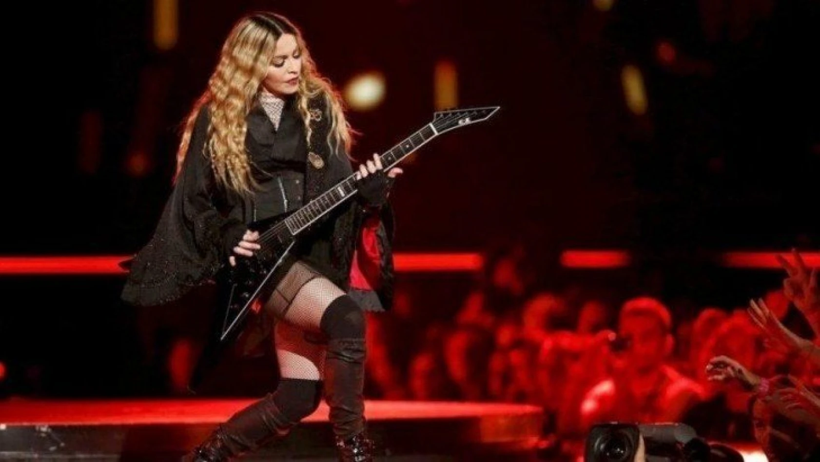 Instagram, Madonna'yı 'yanlış bilgi yaymak'tan dolayı uyardı